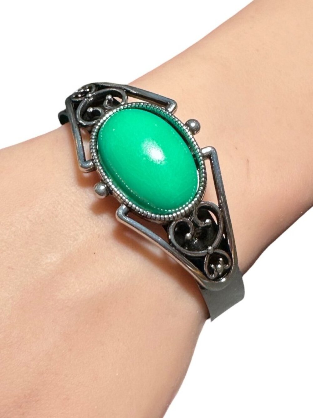 Filigree Boho Style Cuff Bracelet Silver Tone Green Center Womens  Jewelry NWOT